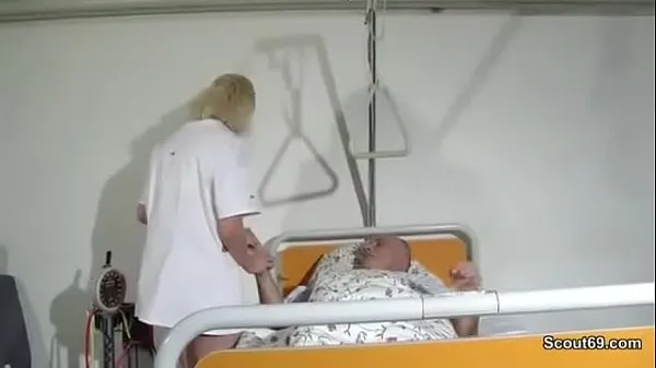 Bekijk German Nurse seduce to Fuck by old Guy in Hospital who want to cum last time nieuwe clips