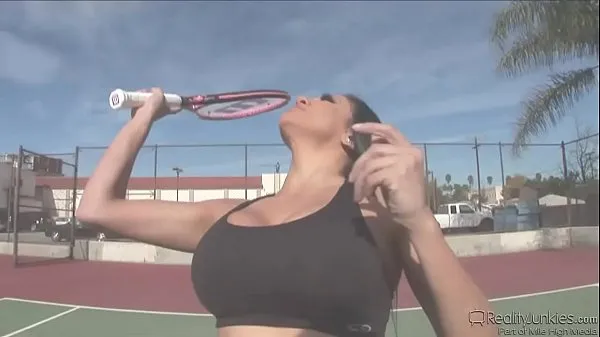 Sledujte Audrey Bittoni After Tennis Fuck nových klipů