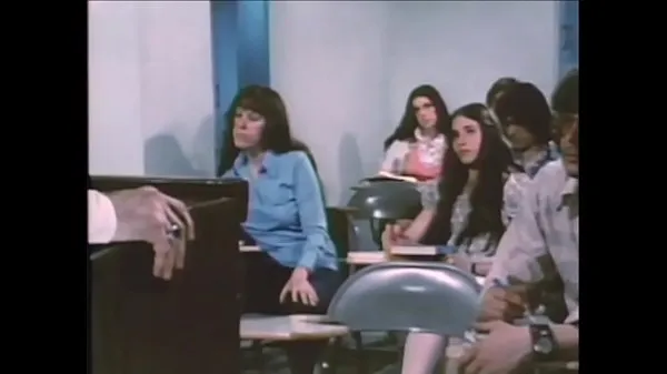 观看Teenage Chearleader - 1974个新剪辑