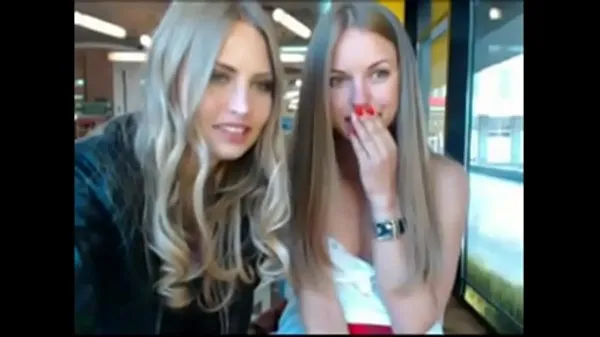 Nézzen meg Two sexy blonde gonna naked in public friss klipet