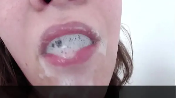 Tonton BBW Blows HUGE Spit Bubbles Deepthroat Dildo Klip baru