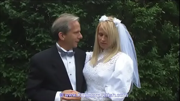 Oglejte si Cuckold Wedding sveže posnetke
