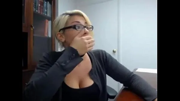 Obejrzyj secretary caught masturbating - full video at girlswithcam666.tknowe klipy