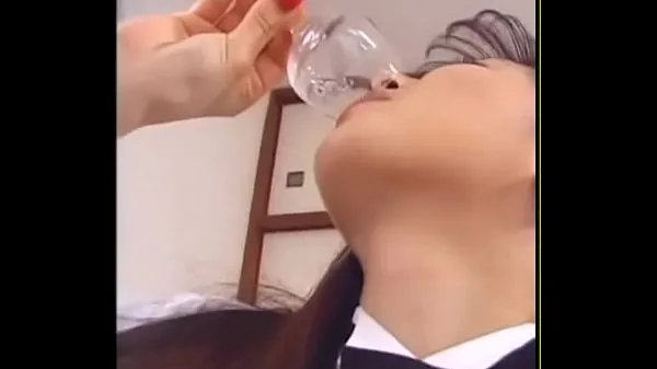 Oglejte si Japanese Waitress Blowjobs And Cum Swallow sveže posnetke