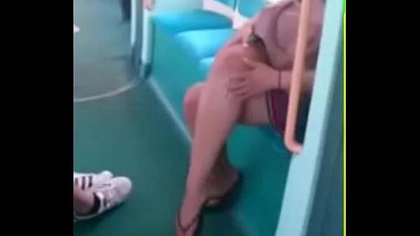 Obejrzyj Candid Feet in Flip Flops Legs Face on Train Free Porn b8nowe klipy