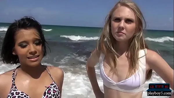 Obejrzyj Amateur teen picked up on the beach and fucked in a vannowe klipy