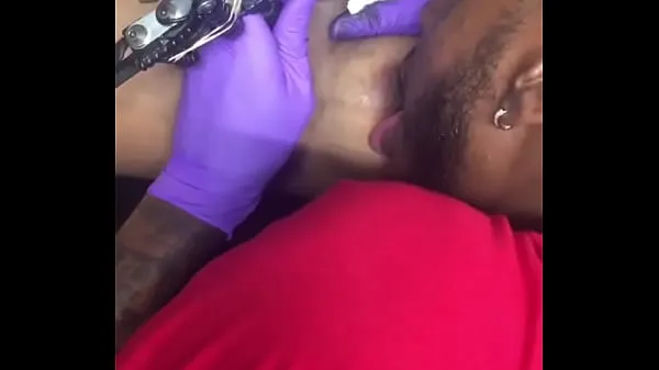 Watch Horny tattoo artist multi-tasking sucking client's nipples fresh Clips