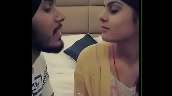 Tonton Punjabi boy kissing girlfriend Klip baharu