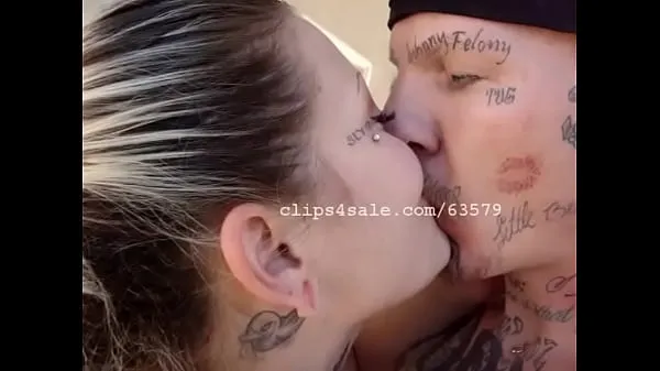 Sledujte SV Kissing Video 3 nových klipů