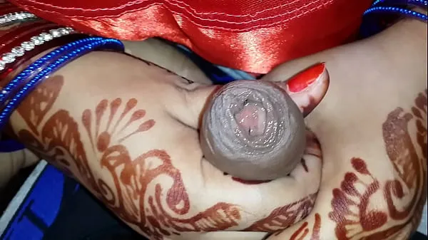 Titta på Sexy delhi wife showing nipple and rubing hubby dick färska klipp