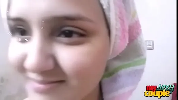 Bekijk Indian Big boobs Bhabhi Sonia After Shower STRIPS for Husband nieuwe clips