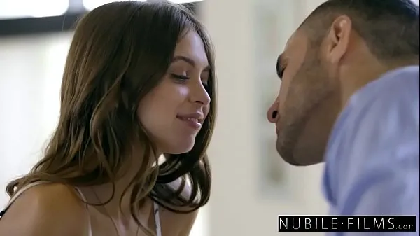 Obejrzyj NubileFilms - Girlfriend Cheats And Squirts On Cocknowe klipy