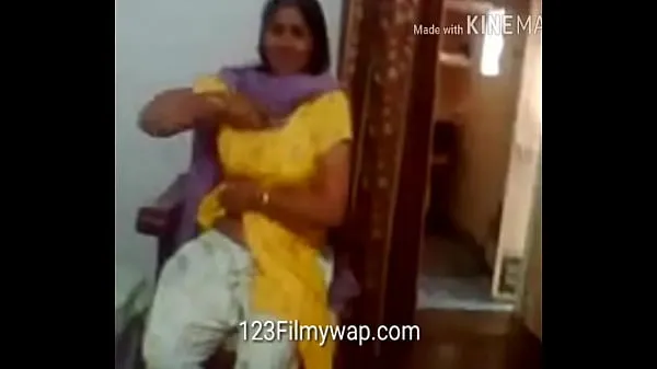 Xem Indian School Teacher Showing Boobs To school student Clip mới