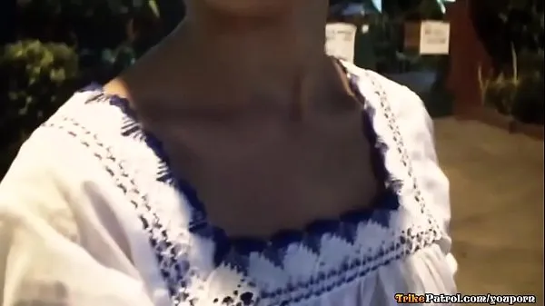 دیکھیں Cute young asian with braces fucked and creampied by tourist تازہ تراشے
