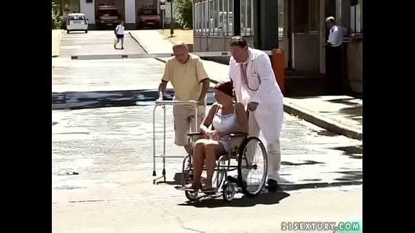 Guarda Granny pissing festnuovi clip
