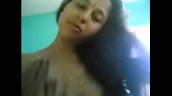 Titta på Indian actress fucking hard with young boy färska klipp