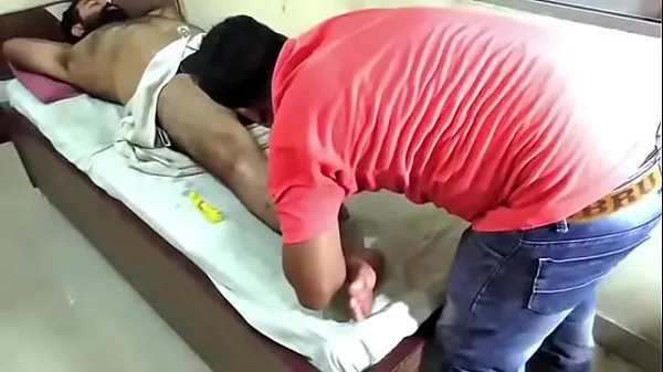 Assista a indiano peludo recebendo massagem clipes recentes
