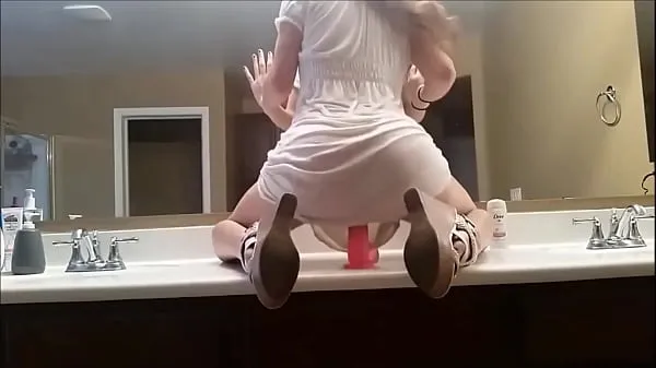Tonton Sexy Teen Riding Dildo In The Bathroom To Powerful Orgasm Klip baru