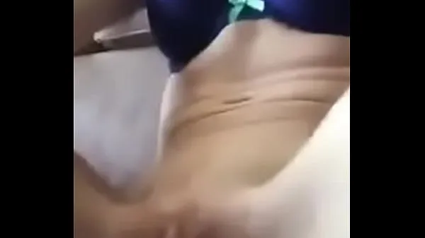 Titta på Young girl masturbating with vibrator färska klipp