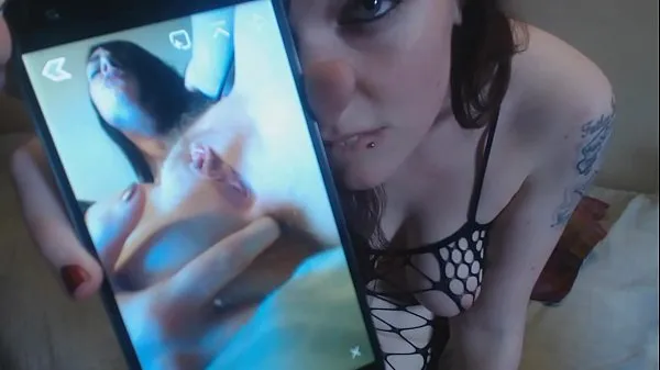 Obejrzyj Girl takes pictures of sex with seven inch fake penisnowe klipy