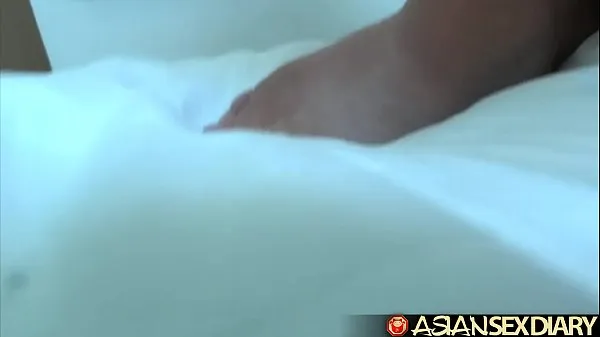 Oglejte si Asian Sex Diary - Filipina babe gets her pussy stuffed in hotel room sveže posnetke