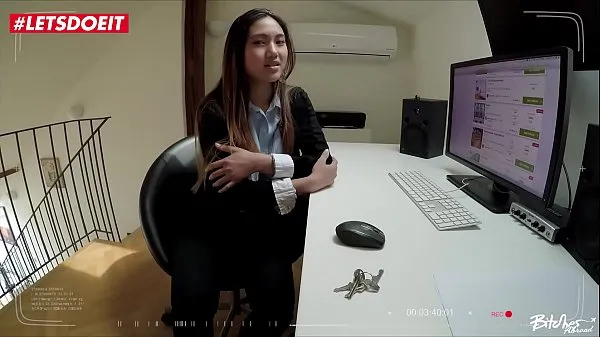 Pozrite si Thai Tourist gets her Tight Pussy Fucked - May Thai nových klipov