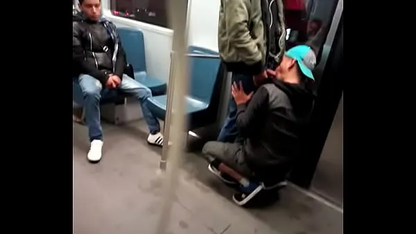 Se Blowjob in the subway friske klip