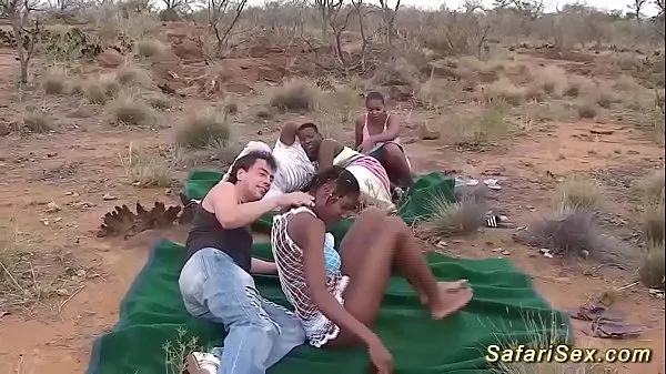 Titta på real african safari groupsex orgy in nature färska klipp