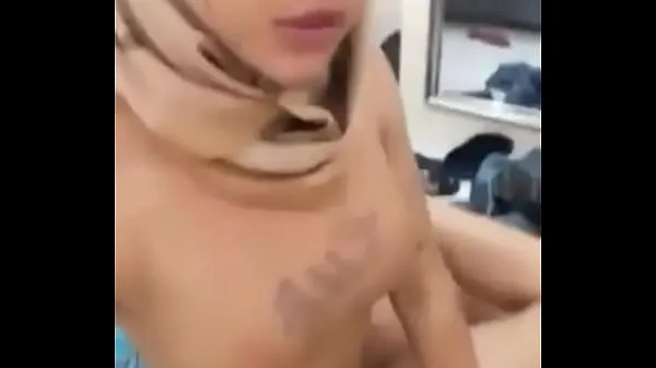 Bekijk Muslim Indonesian Shemale get fucked by lucky guy nieuwe clips