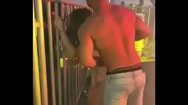 Tonton giving pussy at carnival Klip baru