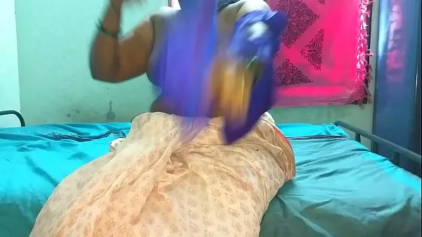 Obejrzyj Slut mom plays with huge tits on camnowe klipy