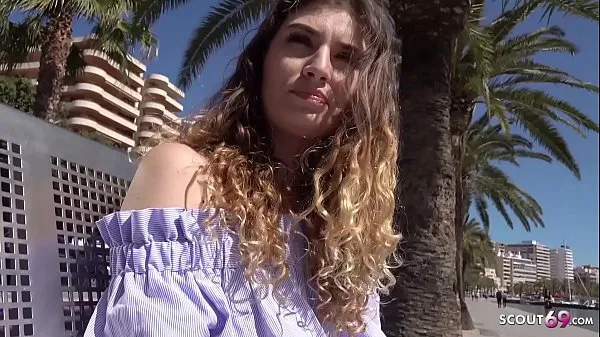 Bekijk GERMAN SCOUT - Magaluf Holiday Teen Candice with braces at Public Agent Casting nieuwe clips