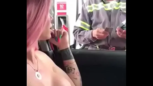 Watch TRANSEX WENT TO FUEL THE CAR AND SHOWED HIS BREASTS TO THE CAIXINHA FRONTMAN fresh Clips