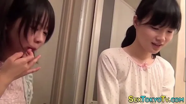 Obejrzyj Japanese teen fingeringnowe klipy