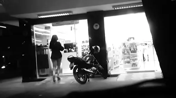 Titta på Hotwife tasty sense the mood of the drugstore if exhibiting and the Horn in the car filming the wife färska klipp