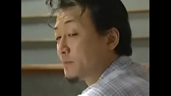 Oglejte si Japanese wife cheating on her old husband with his sveže posnetke