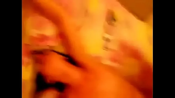 Посмотрите Худенькая шлюшка-шлюшка занимается анальным сексом в любительском видео свежие клипы