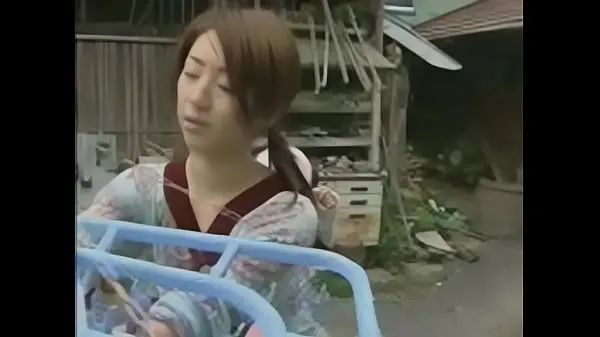 Titta på Japanese Young Horny House Wife färska klipp