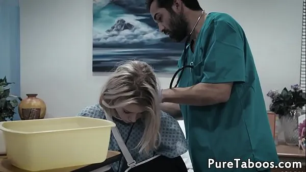Sledujte Pussyfucked teen takes doctors dick nových klipů