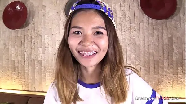دیکھیں Thai teen smile with braces gets creampied تازہ تراشے