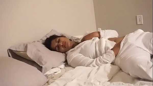 Alone Aunty playing in bed Cums many times - Maya ताज़ा क्लिप्स देखें