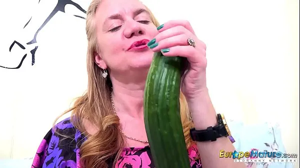 Obejrzyj EuropeMaturE One Mature Her Cucumber and Her Toynowe klipy