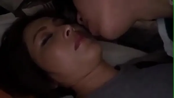 Guarda Mamma giapponese è stata scopata dal suo ragazzo mentre dormivanuovi clip