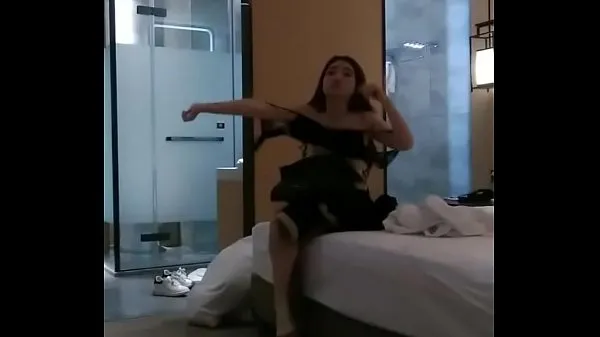 دیکھیں Filming secretly playing sister calling Hanoi in the hotel تازہ تراشے