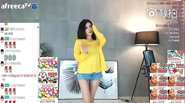 Sehen Sie sich Yi Suwans großbrüstige T-Shirt kann es nicht verdecken, und sie trägt sexy Hotpants und verführerischen Tanz Live-Übertragung öffentlicher Account [喵贴neue Clips an