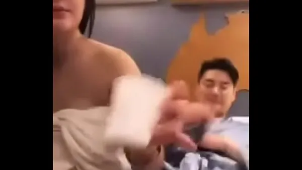 دیکھیں Secret group live. Nong Aom. Big tits girl calls her husband to fuck the show تازہ تراشے