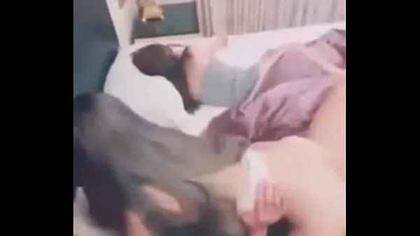 Tonton clip leaked at home Sex with friends Klip baru