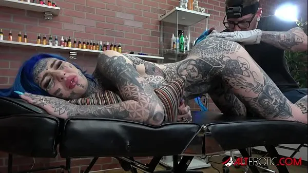 Watch Amber Luke gets a asshole tattoo and a good fucking fresh Clips