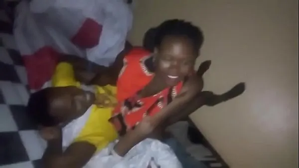Tonton Horny Ugandan Couple fucking in the open Klip baru