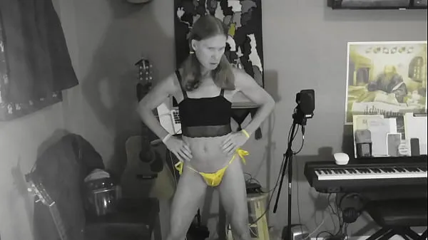 Se Yellow Pop! Me performing solo dancing in my tiny yellow panties, masturbating and tasting my cum friske klip
